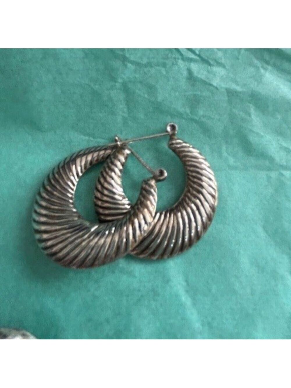 3 pairs of silver tone earrings and a delicate silver chain - Picture 8 of 8